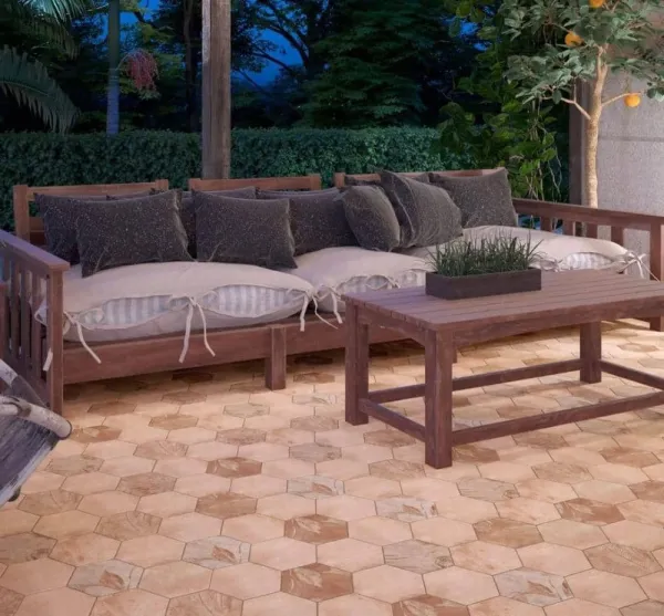 Exterior con azulejos efecto barro en tonos cálidos, colección Cotto de Ribesalbes