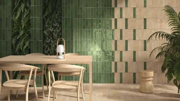 Exterior con azulejos efecto barro en tonos cálidos, colección Fayenza de Ape