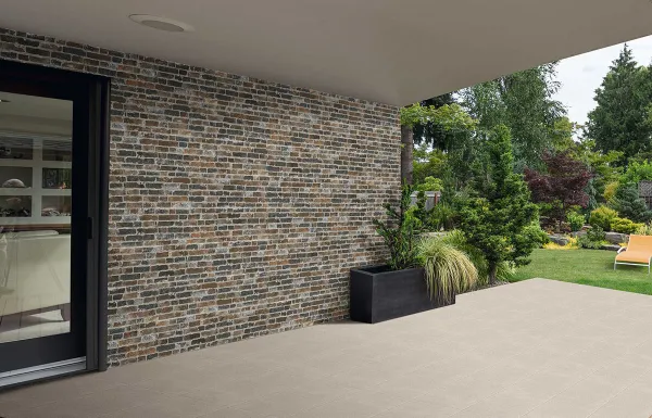 Exterior con azulejos efecto ladrillo, colección Manhattan de Realonda