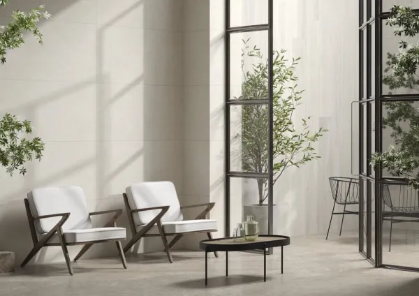 Exterior con azulejos efecto madera, colección Albar de TAU ceràmica