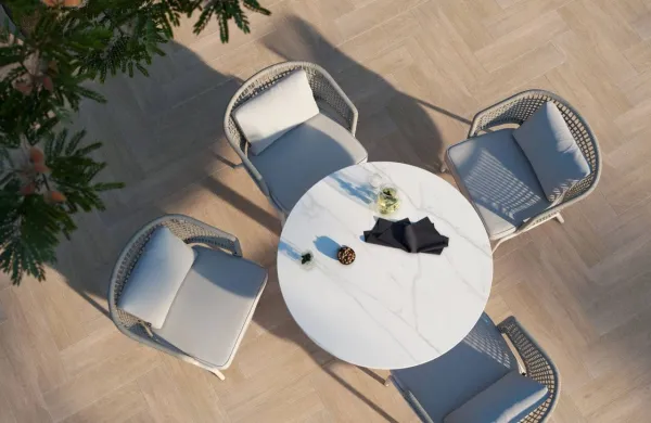 Exterior con azulejos efecto madera, colección Ragusa de TAU ceràmica