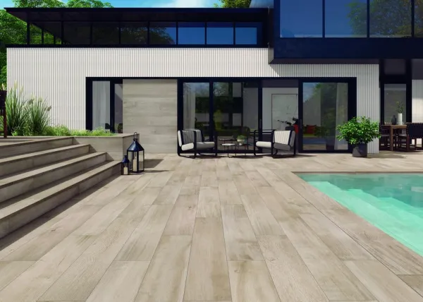 Exterior con azulejos efecto madera, colección Zermatt de Natucer