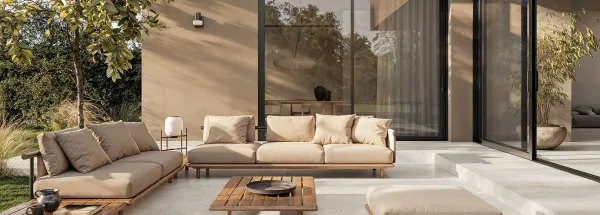 Exterior con azulejos efecto mármol en tonos cálidos, colección Thymos de Monocibec
