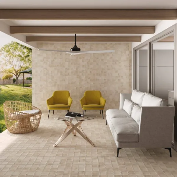 Exterior con azulejos efecto monocolor en tonos cálidos, colección Argile de Equipe