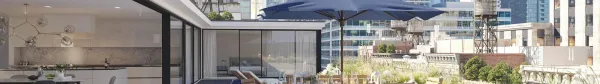 Exterior con azulejos efecto monocolor en tonos fríos, colección Corten de Aparici