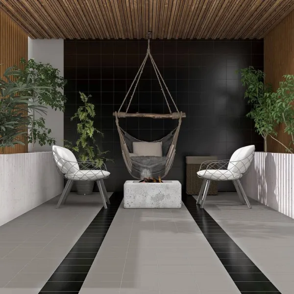 Exterior con azulejos efecto monocolor en tonos neutros, colección Croma de Ribesalbes