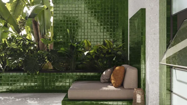 Exterior con azulejos efecto monocolor en tonos fríos, colección Nour de Ape