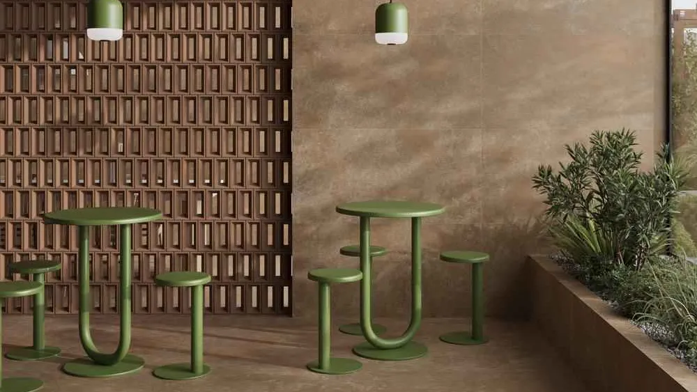 Exterior con azulejos efecto monocolor en tonos cálidos, colección Origin de Fanal