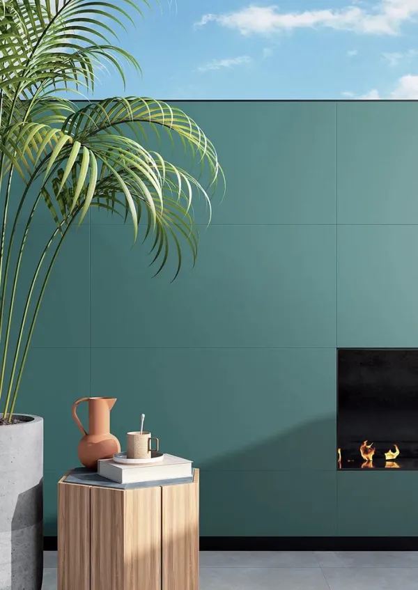 Exterior con azulejos efecto monocolor en tonos fríos, colección Pastelli de Alfa Lux