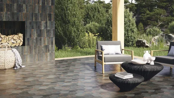 Exterior con azulejos efecto óxido, colección Magnetism de Ape