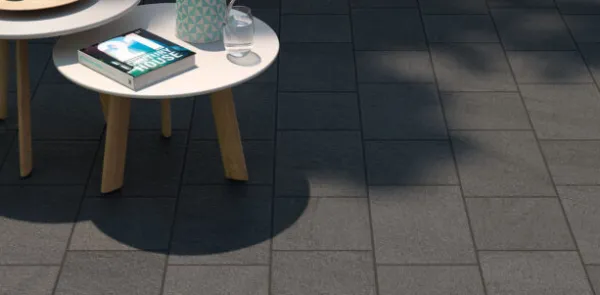 Exterior con azulejos efecto piedra, colección Arán de Bestile