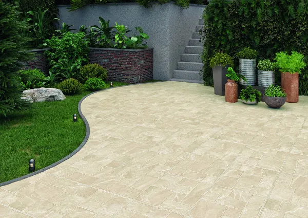 Exterior con azulejos efecto piedra en tonos fríos, colección Bodo de Alaplana