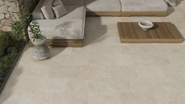 Exterior con azulejos efecto piedra en tonos cálidos, colección Clunia de Argenta