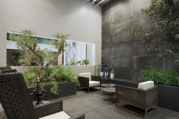 Exterior con azulejos efecto piedra en tonos neutros, colección Fidenza de TAU ceràmica
