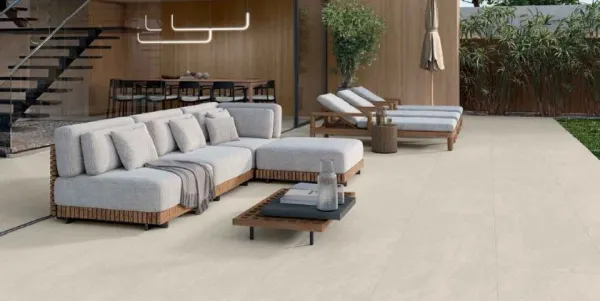 Exterior con azulejos efecto piedra, colección Halton de Alaplana
