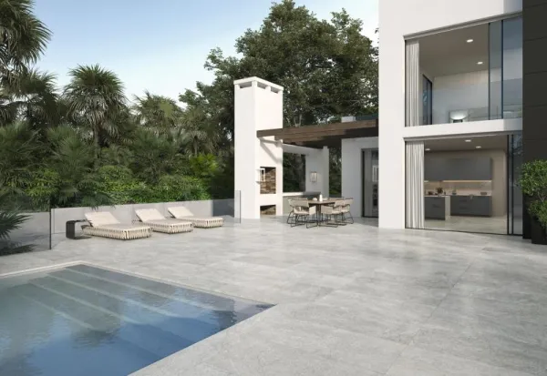 Exterior con azulejos efecto piedra en tonos neutros, colección Jasper de Durstone