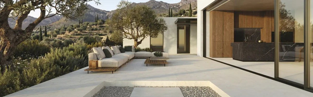 Exterior con azulejos efecto piedra en tonos neutros, colección Numen de Museum