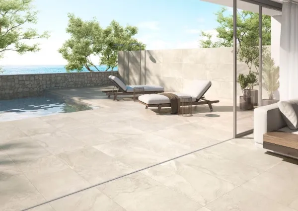 Exterior con azulejos efecto piedra, colección Petra viva de Colorker