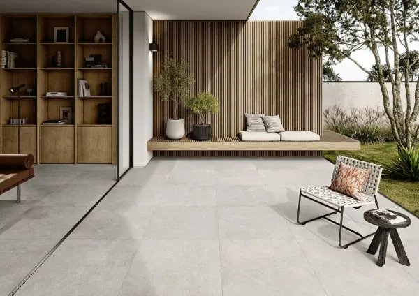 Exterior con azulejos efecto piedra, colección Sense de Love Tiles