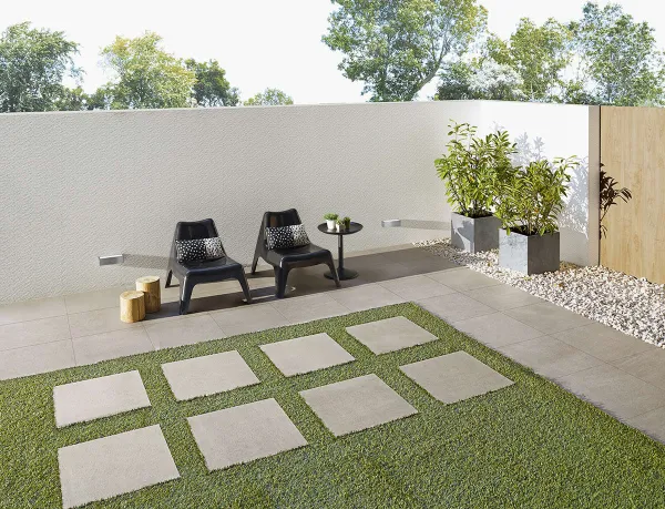 Exterior con azulejos efecto piedra, colección Slabstone de Margres