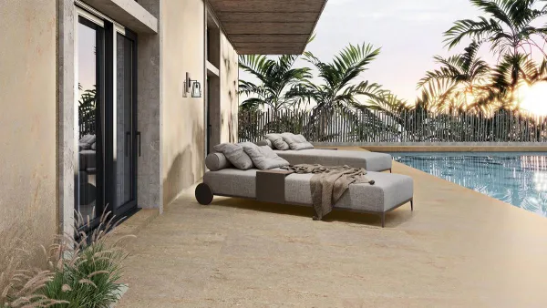 Exterior con azulejos efecto piedra en tonos cálidos, colección Solaris de Colorker