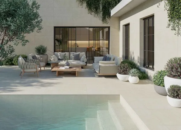 Exterior con azulejos efecto piedra en tonos neutros, colección Sunset de Durstone
