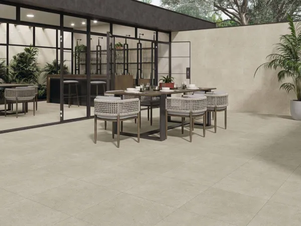 Exterior con azulejos efecto piedra, colección Ulisse de STN