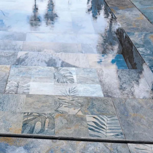 Piscina con azulejos efecto piedra en tonos fríos, colección Aspen de Mikonos