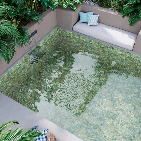 Piscina con azulejos efecto piedra en tonos fríos, colección Dive de Ribesalbes