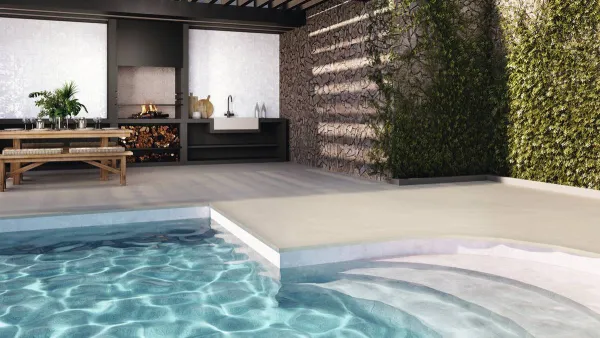Piscina con azulejos efecto piedra en tonos fríos, colección Himalayas de Ape