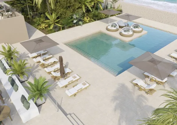 Piscina con azulejos efecto piedra, colección Savoy de Mayor